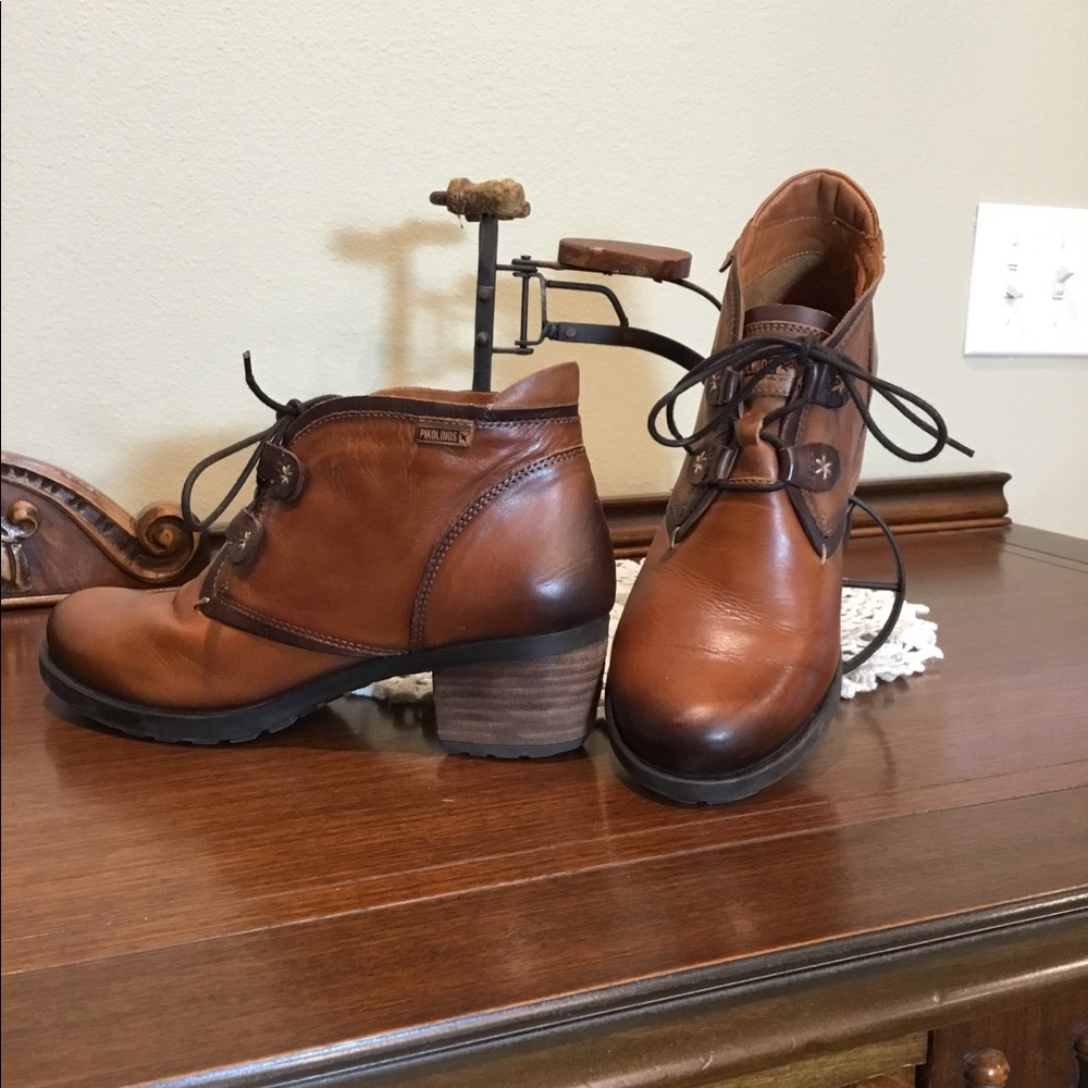 Pikolinos ankle boots
